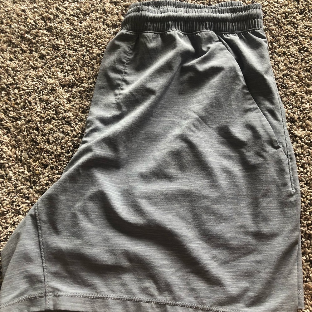 Men’s lulu lemon shorts